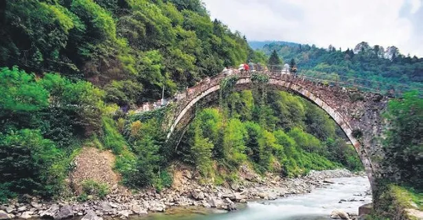 Rize yaylaları, dereleri, şelaleleriyle ziyaretçilerini hayran bırakıyor
