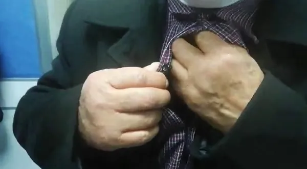 72-yasindaki-adayin-gorulmemis-kopya-azmi-ehliyet-sinavi-icin-akilalmaz-duzenek-1641287015952.jpg 72 yaşındaki adayın görülmemiş kopya azmi! Ehliyet sınavı için akılalmaz düzenek-4