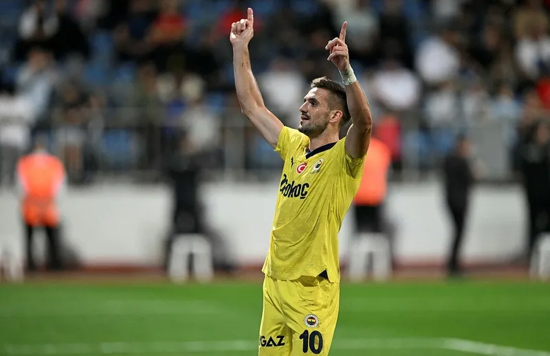 dusan-tadicten-itiraf-fenerbahcede-hoca-olmak-1728998239672.jpeg Tadic, Fenerbahçe'nin kaptanları arasında yer alıyor. (AA)