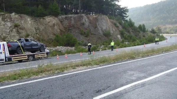 eski-bakan-nihat-zeybekci-kaza-yapti-araci-sarampole-yuvarlandi-1686595561246.jpeg Eski Bakan Nihat Zeybekci kaza yaptı! Başkan Erdoğan'dan Zeybekci'ye geçmiş olsun telefonu....-4