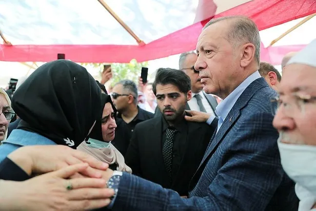 Son dakika: Başkan Erdoğan Manisa'da Hakan Hilmi Füzun'un cenaze törenine katıldı-4
