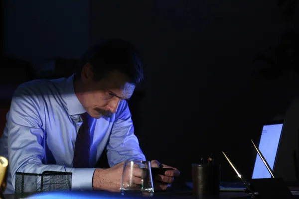 hakim-3-bolum-nefes-kesecek-azem-gercege-bir-adim-daha-yaklasiyor-iste-yeni-bolumden-ipuclari-1650123921286.jpg Hakim 3. bölüm nefes kesecek: Azem gerçeğe bir adım daha yaklaşıyor! İşte yeni bölümden ipuçları...-4