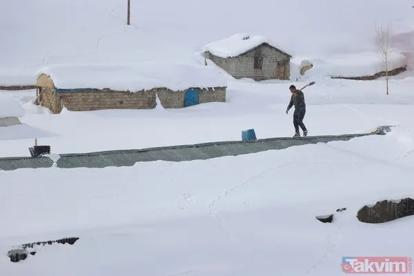 Kar kalınlığı 2 metreyi aştı! Van'ın köylerinde 'beyaz esaret' yaşanıyor - 18
