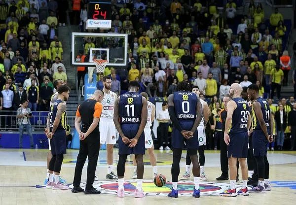 fenerbahceden-panathinaikosa-farkli-tarife-fenerbahce-107-77-panathinaikos-mac-sonucu-1668802329413.jpeg