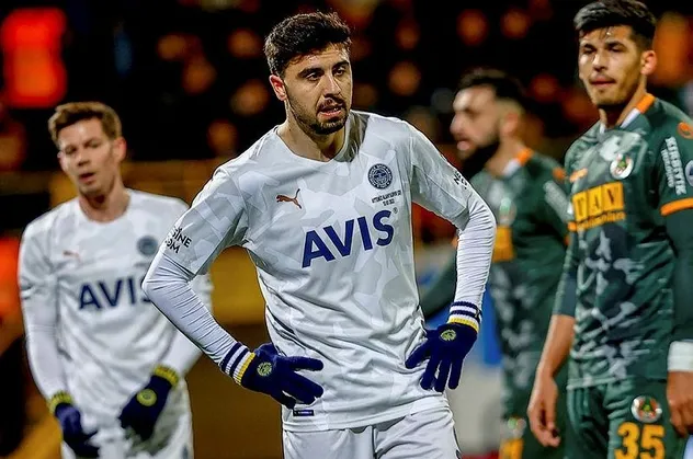 Fenerbahçe'de Mesut Özil ile birlikte kadro dışı kalan Ozan Tufan’ın ibretlik çöküşü