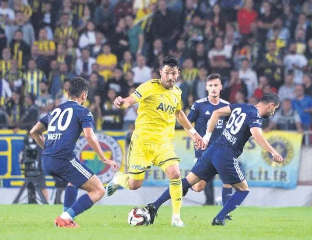 Kanarya’da 9 isim yolcu