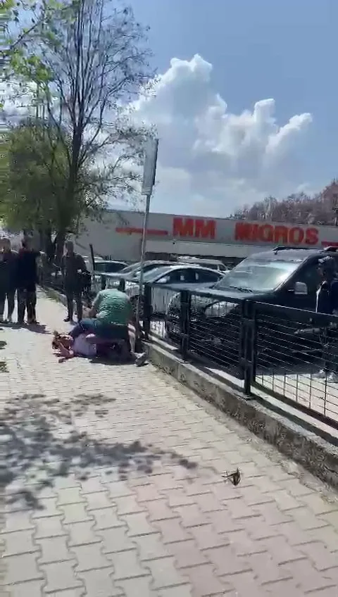 1651239846920.jpg Kıskançlık kavgası karakolda son buldu! Saatlerce sevgilisinin üzerinde oturdu-2