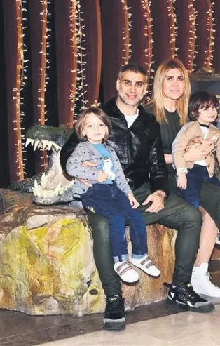 Şarkıcı Doğuş'tan eşi ve çocuklarıyla akvaryum ziyareti
