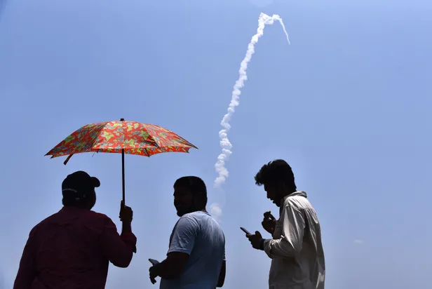 kuresel-su-savasinda-hindistana-tarih-yazdirmisti-uzay-kesif-araci-chandrayaan-3-ile-temas-kurulamiyor-yetkili-1695455452394.jpg Küresel su savaşında Hindistan’a tarih yazdırmıştı: Uzay keşif aracı Chandrayaan-3 ile temas kurulamıyor! Yetkililer açıkladı: yeniden uyanacak mı?-4