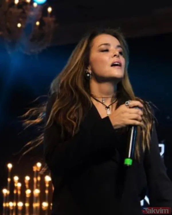 Sabah'tan Bülent Cankurt, Konuyla İlgili Şu İfadeleri Kaleme Aldı: "Başarılı Oyuncu Ve Sunucu Evrim Akın, Bir Yılı Aşkın Süredir Ünlü İsimlerin Evlerini Gezerek...