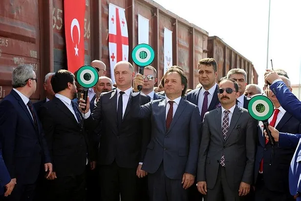 Türkiye ile Gürcistan arasındaki ilk ihracat treni Erzurum'dan hareket etti-3