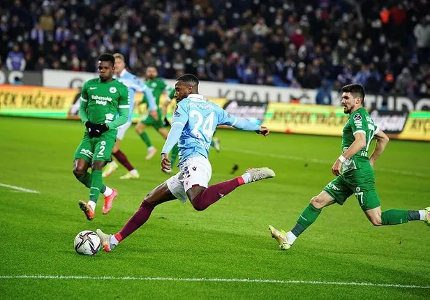 son-dakikalarda-2-penalti-atisini-degerlendiremeyen-trabzonspor-evinde-giresunspora-takildi-1-1-1642620054568.jpeg Son dakikalarda 2 penaltı atışını değerlendiremeyen Trabzonspor evinde Giresunspor'a takıldı: 1-1-17