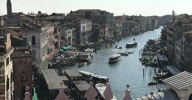 Venedik'te yerel halk turistler yüzünden isyanda!