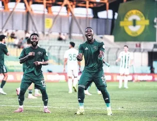 Erok gol olup yağdı