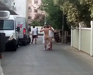 Onu gören çarşafı kapıp koştu