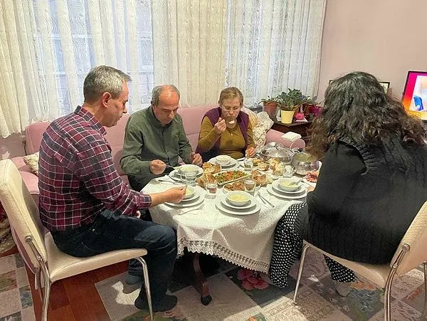 turkiyede-ilk-iftar-hakkarinin-semdinli-ilcesinde-yapildi-1648919831739.jpeg Türkiye'de ilk iftar Hakkari'nin Şemdinli ilçesinde yapıldı-4