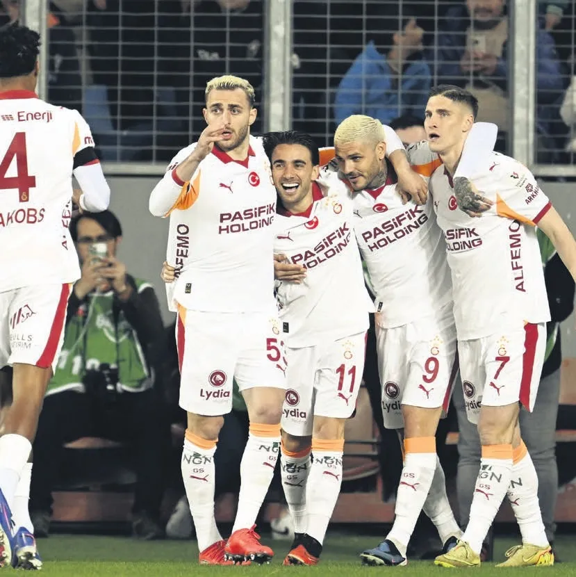 Aslan hep zirvede