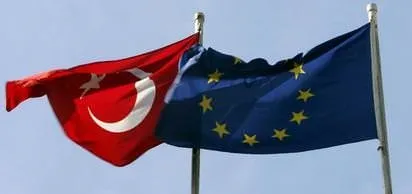 Avrupa Birliği üyesi on beş ülke ile Türkiye arasında Gümrük Birliği Antlaşması imzalandı.