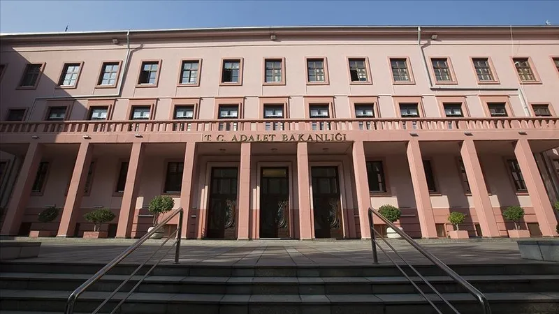 9-yargi-paketi-maddeleri-ve-icerigi-neler-2024-9-yargi-paketi-ne-zaman-yururluge-girecek-genel-af-denetimli-se-1717573234124.jpg 9. yargı paketi ne zaman yürürlüğe girecek? 9. yargı paketi maddeleri ve içeriği neler 2024? Genel af, denetimli serbestlik, ceza indirimi...-2