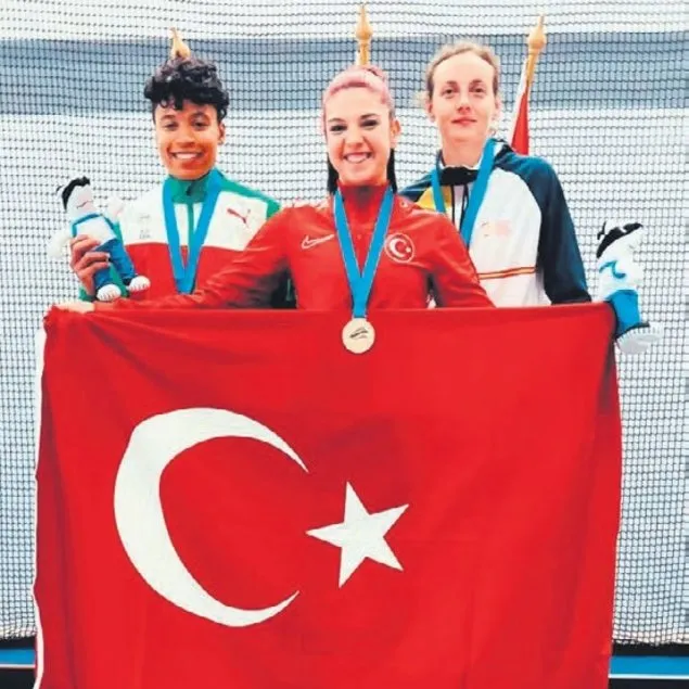 Esra Bayrak 10. kez şampiyon