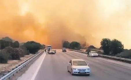 datca-cesme-ve-urlada-orman-yanginlari-cikti-ilcede-bir-cok-ev-taliye-edildi-1657756398559.jpeg