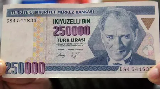 eski-banknot-deyip-gecenler-bin-pisman-250000-tldeki-hatayi-goren-yasadi-paraya-para-demeyeceksiniz-1693992397474.jpg Eski banknot deyip geçmeyin! 250.000 TL'deki bu hatayı gören yaşadı! Paraya para demeyeceksiniz-2
