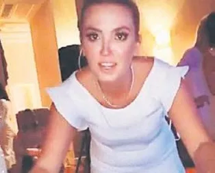 Lütfü Türkkanın kızı Dilaradan köşkte lüks noel partisi!