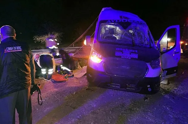 Yozgat'ta minibüs devrildi: 16 yaralı