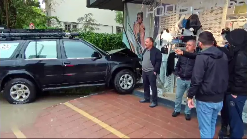 kahramanmaras-otomobilin-altinda-kalmaktan-saniyelerle-kurtuldu-1714920308032.jpg Kahramanmaraş'ta az kalsın facia yaşanıyordu! Otomobilin altında kalmaktan saniyelerle kurtuldu: İşte o korku dolu anlar...-5
