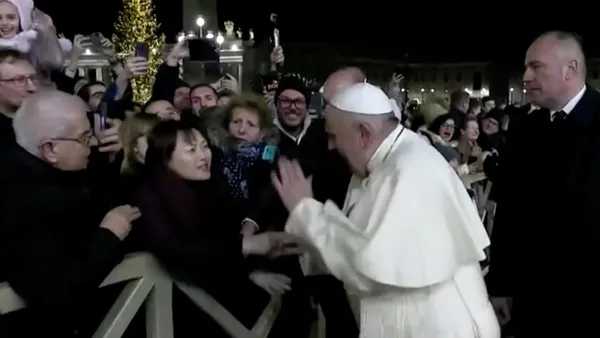 katolik-kilisesi-lideri-papa-franciscus-kadina-siddet-tanriyi-asagilamadir-1641047977011.jpg Kadın tokatlayan Katolik Kilisesi lideri Papa Franciscus: Kadına şiddet tanrıyı aşağılamadır-5