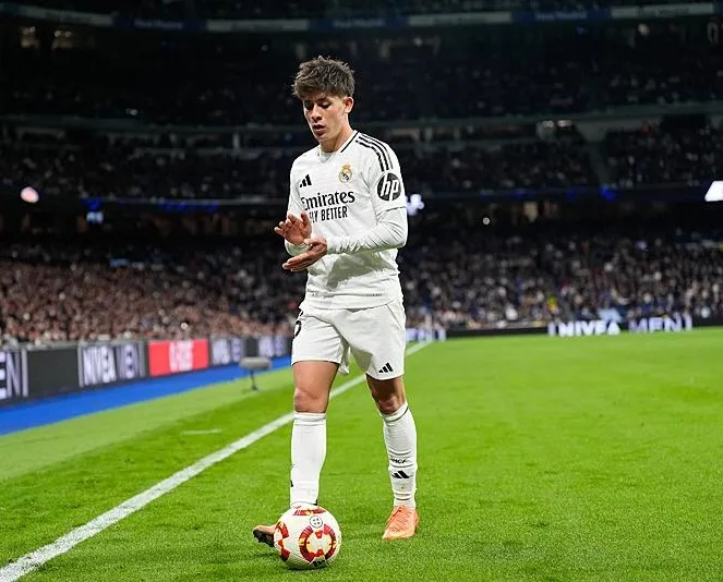 Taraftarlar saçlarını yoluyor