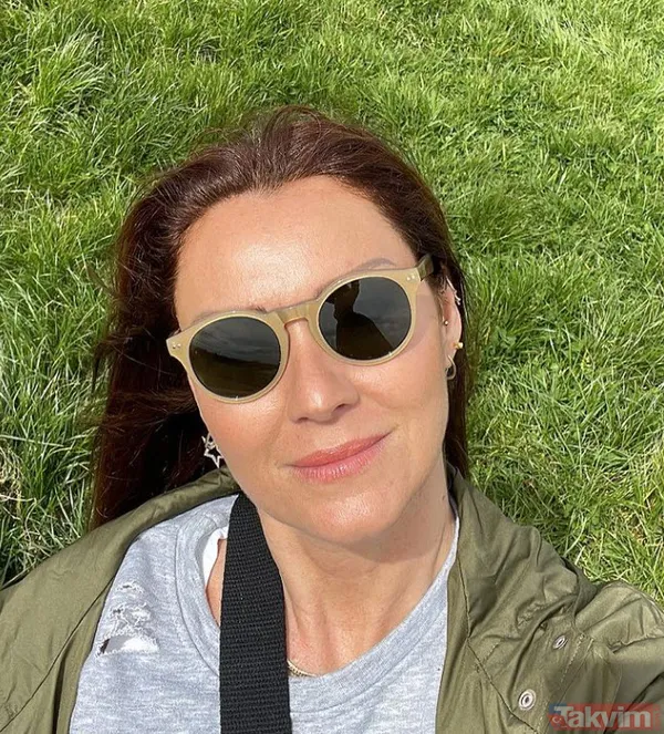 Gençlik iksirini bulan Pınar Altuğ mini şortuyla 'benim' diyene meydan okudu! Yogaya merak salan Pınar Altuğ her geçen gün... - 5