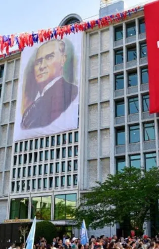 İBB'nin marşlı 1 Mayıs kutlaması tepki çekti