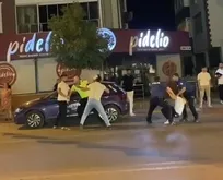 İzmir’de sokak teröristleri ceza yazan polise saldırdı! O anlar kamerada