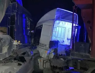 Feci kaza! 2 tır birbirine girdi