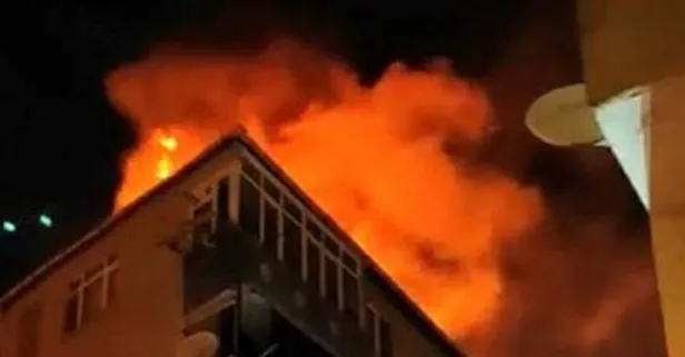 Bağcılar’da çatı yangını! Alev alev...