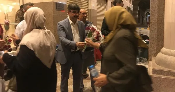 Hac ibadeti 2 yıl sonra yeniden başladı! Hacı adayları Medine'de böyle karşılandı