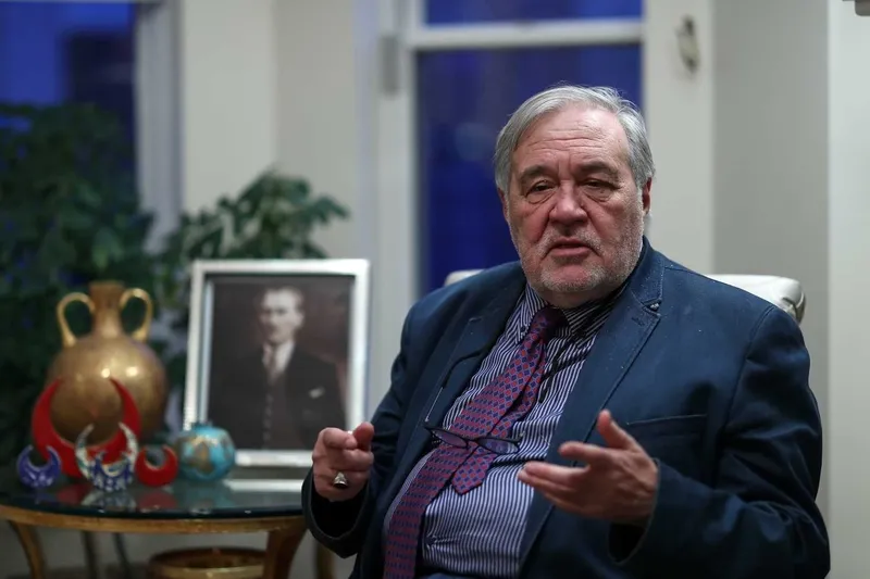 tarihci-ve-yazar-ilber-ortayliya-kabineden-bassagligi-paylasimlari-akin-gurlek-kemal-memisoglu-1773409442857.jpeg İlber Ortaylı'nın hayatını kaybetmesinin ardından siyasi isimlerden peş peşe başsağlığı paylaşımları geldi.