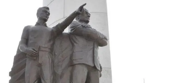 Heykeli çalmak istediler