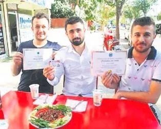 Diplomalı çiğ köfteciler