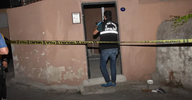 Kanser tedavisi gören babasını 20 yerinden bıçaklayarak öldürdü