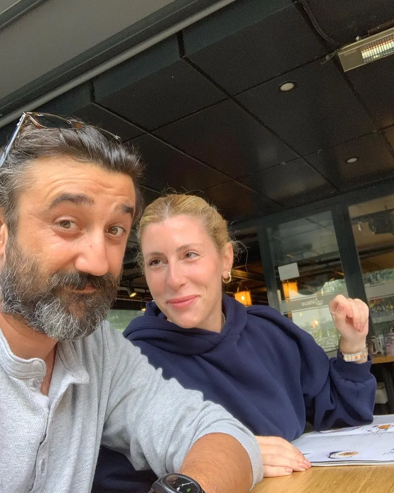 esref-ruyanin-gurdali-necip-memilinin-esinden-sahane-itiraf-6-yila-romantik-kutlama-1768993917564.jpg Eşref Rüya’nın Gürdal’ı Necip Memili’nin eşinden şahane itiraf! 6. yıla romantik kutlama-6