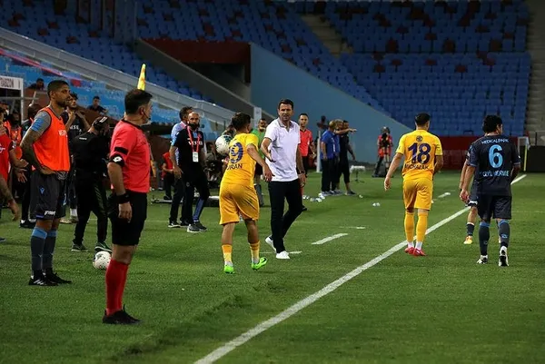 trabzonsporlujoao-pereiradan-hakem-kararlarina-tepki-bize-karsi-kolay-karar-veriyorlar-1593309654131.jpeg Trabzonsporlu Joao Pereira'dan hakem kararlarına tepki: Bize karşı kolay karar veriyorlar-1