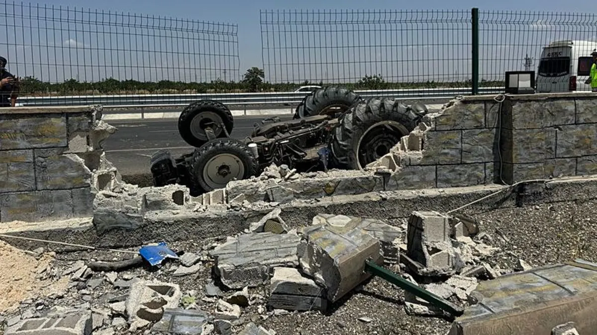 Şanlıurfa'da ilginç kaza: Traktör takla attı