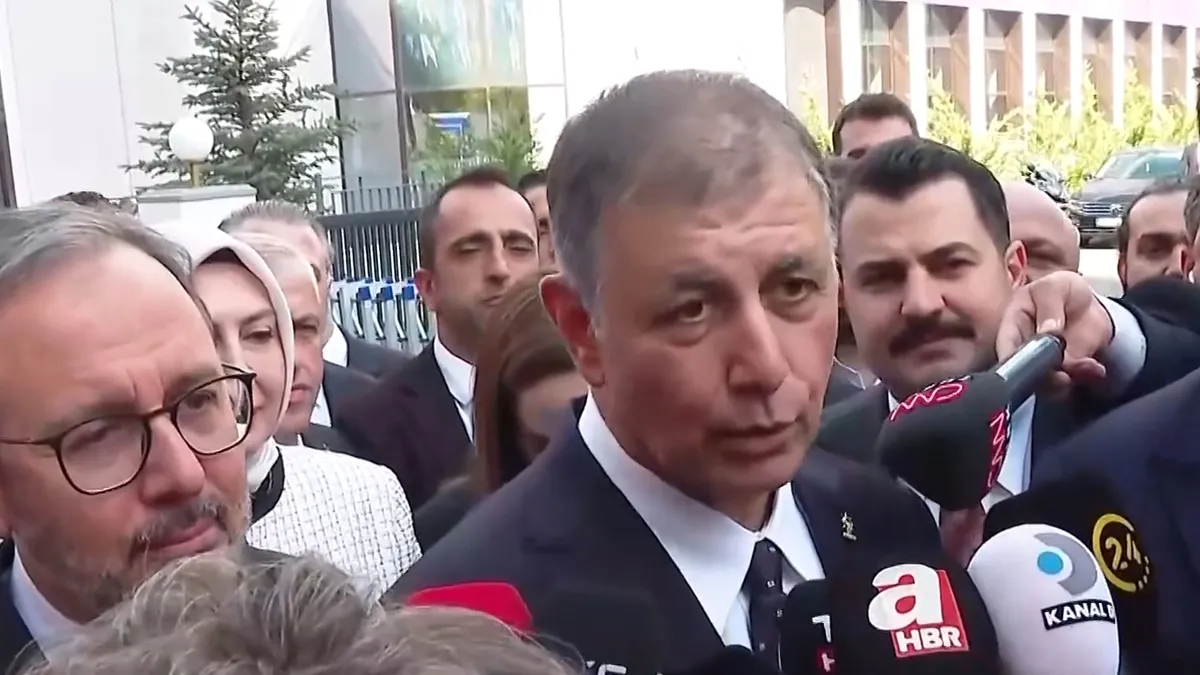 Cemil Tugay’dan AK Parti Kongre Merkezi çıkışında net mesaj... Yeni katılımlar yolda mı? | Cumhuriyet mirası vurgusu dikkat çekti