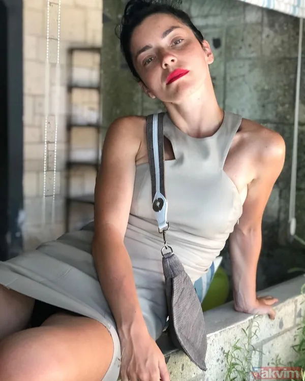 Merve Boluğur sınırlarını fena zorladı! Yatak pozuyla sosyal medyayı karıştırdı takipçileri isyan etti ‘Eski haline geri dön’ - 3