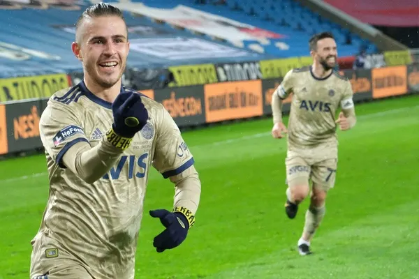 fenerbahcede-bir-ayrilik-daha-ingiltereye-gidiyor-1660485170117.jpg Fenerbahçe'de bir ayrılık daha! İngiltere'ye gidiyor-4