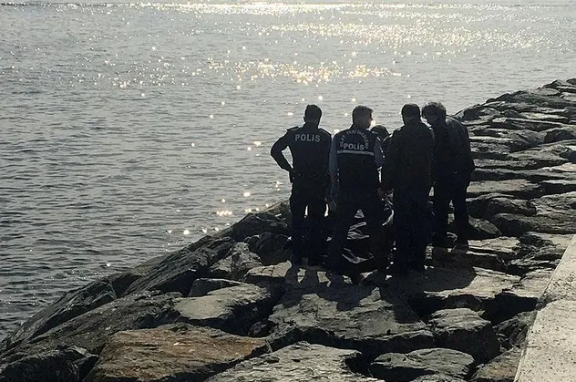 Son dakika: Zeytinburnu sahilinde denizden erkek cesedi çıkarıldı