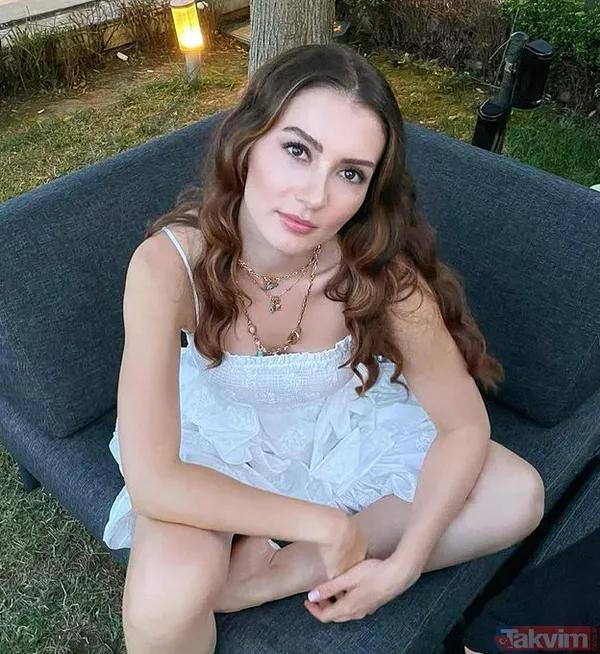 Merve Boluğur göğüs dekolteli pozunu 'tehlikeli' notuyla paylaştı! Hızını alamadı tezgah üstüne çıktı sosyal medya Merve'yi konuşuyor! - 27