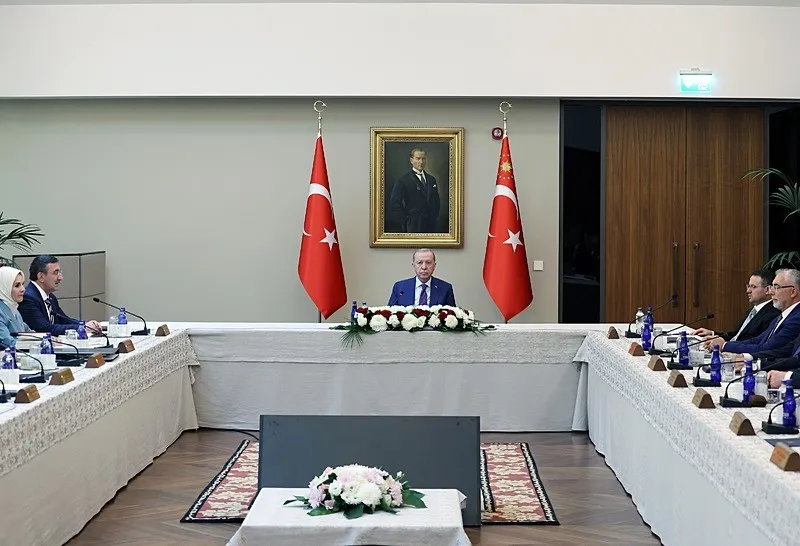 kabinenin-adresi-3-kez-ahlat-gundem-terorsuz-turkiye-1787669984374.jpeg Başkan Erdoğan’dan Terörsüz Türkiye çağrısı: Sürece omuz verin-7